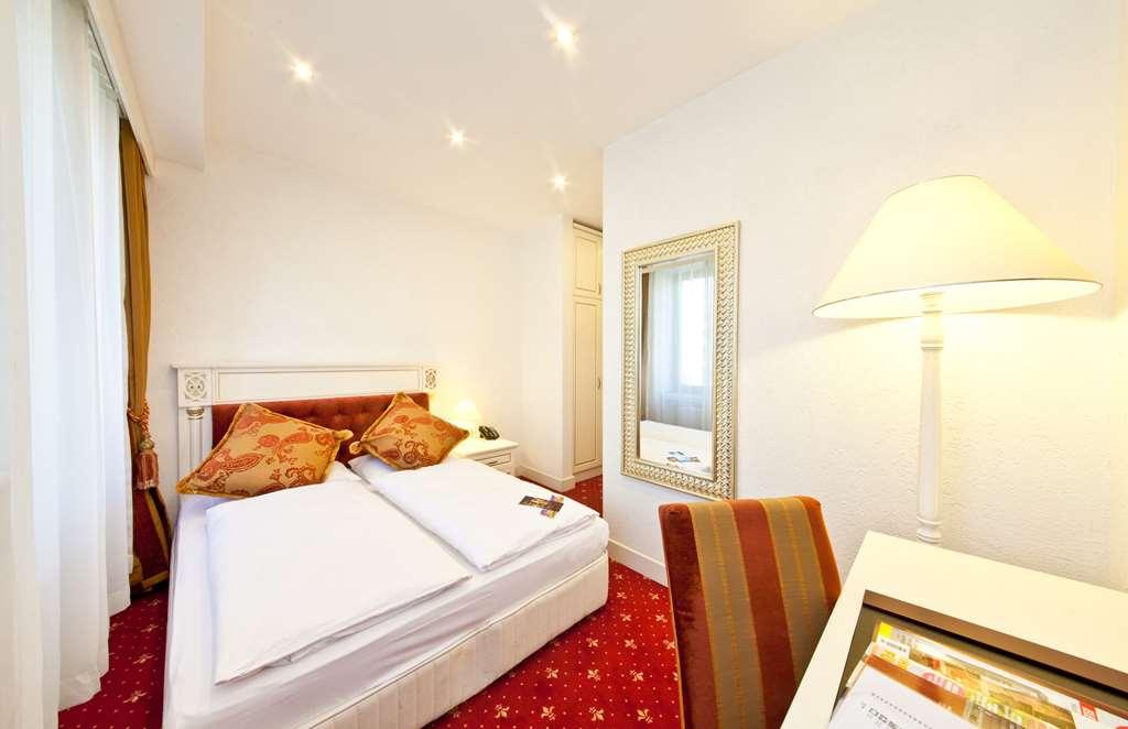 Hotel Unique Hauptbahnhof 4*