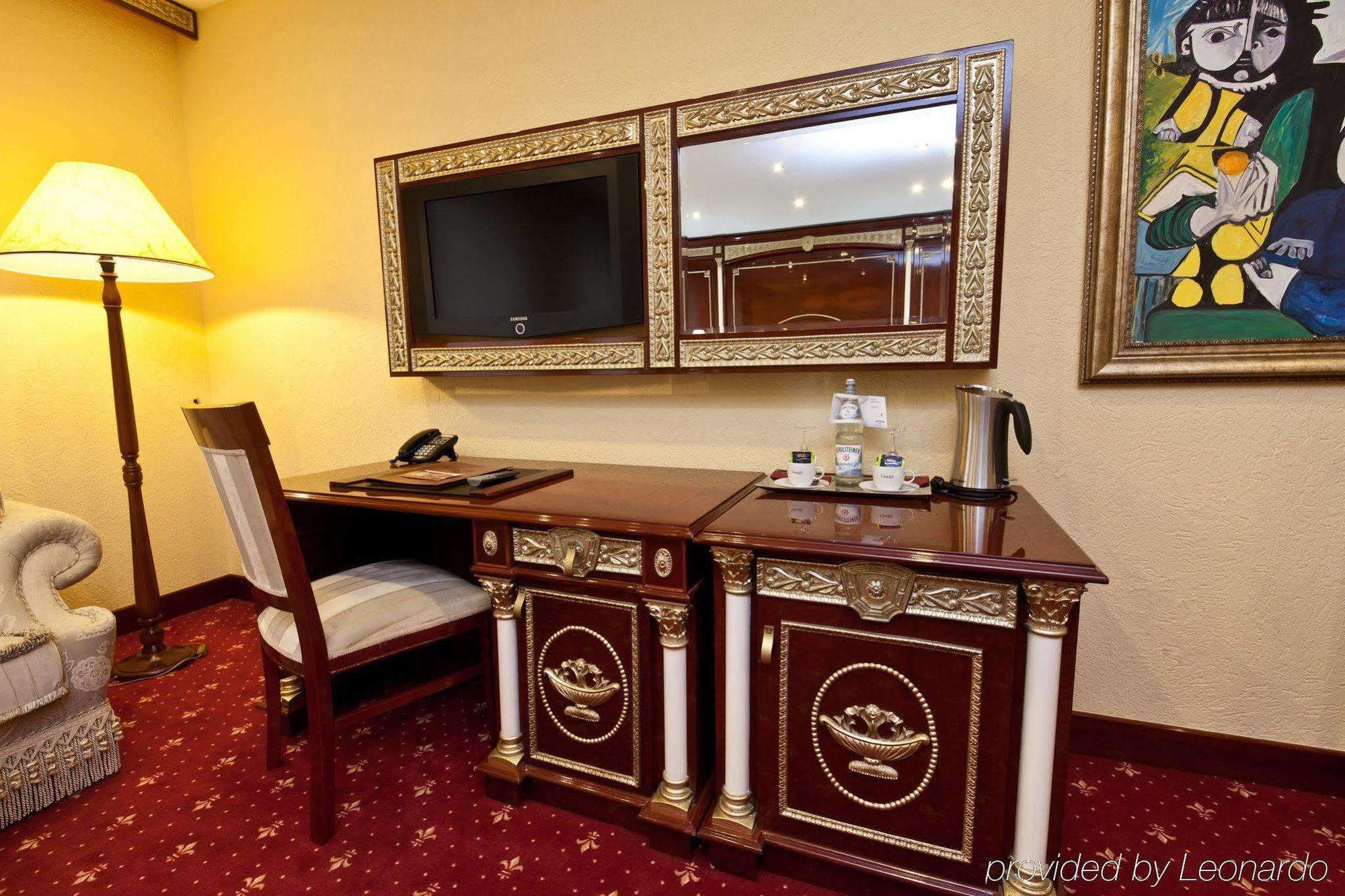 Unique Hauptbahnhof Hotel 4*