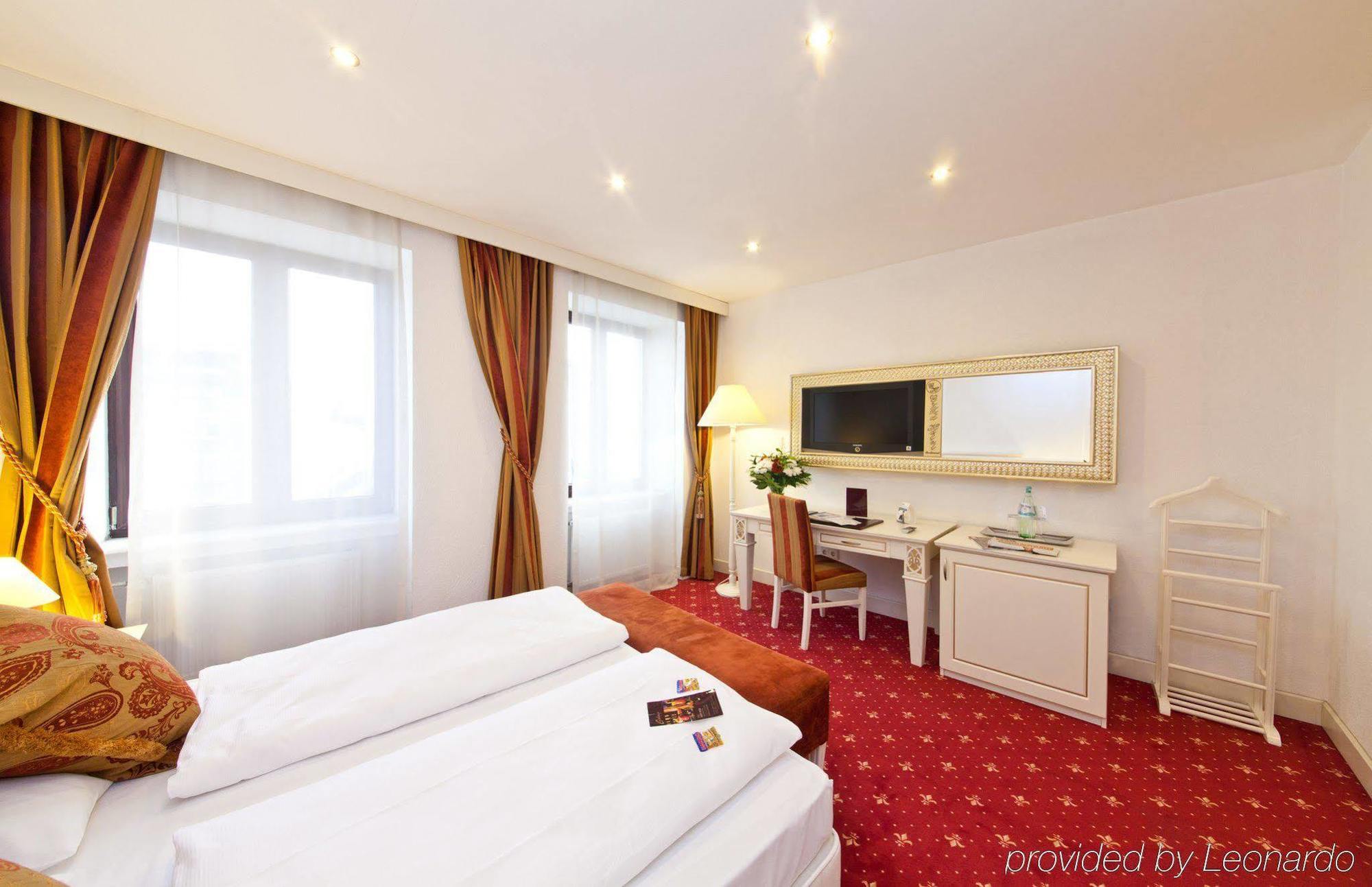 Hotel Unique Hauptbahnhof 4*
